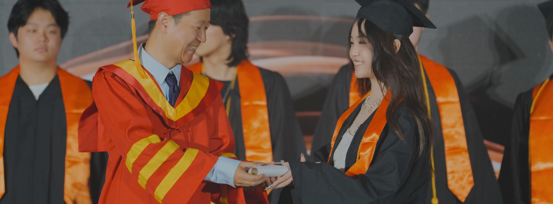 杰出校友-banner